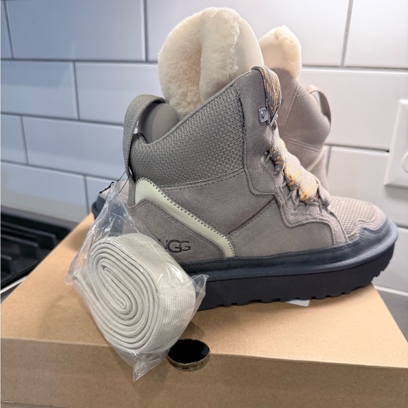 UGG Highmel Women’s Boots size 9 NEW - Picture 8 of 9